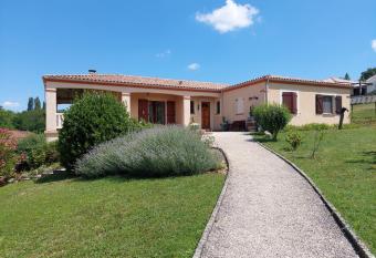 Aux Trois M  riers allows 18 year olds to book a room