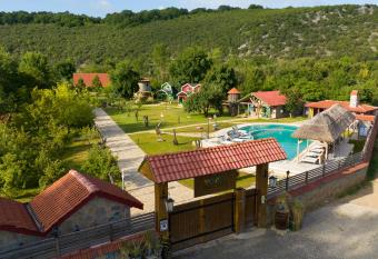 Dachas Cove Houses has Smoking/Balcony rooms