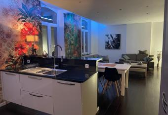 Sur un air d eau allows 18 year olds to book a room