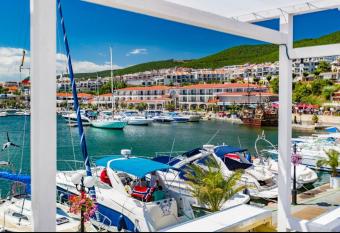 La terrace Sea view allows 18 year olds to book a room