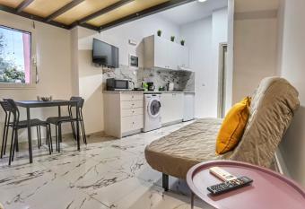 Chalepa Palace #4 allows 18 year olds to book a room