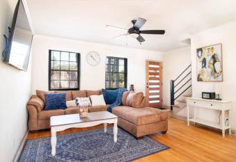 2 BR TH near UofM, golf course, shopping, dining allows 18 year olds to book a room