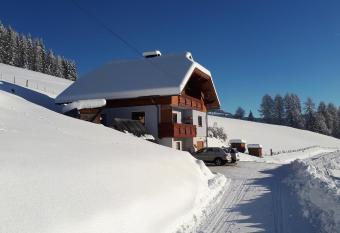 Ferienwohnung Stampfer allows 18 year olds to book a room