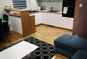 APARTAMENT LUXBIBI has Balcony rooms