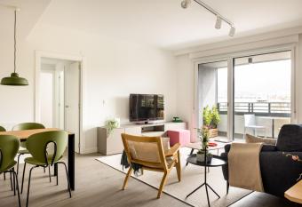 Santa Ana junto a la ria a estrenar garaje y wifi incluidos has Balcony rooms