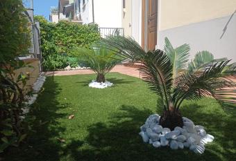 SANTA MARIA HOUSE has Balcony rooms