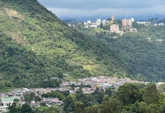 APARTAMENTO CON VISTA A LAS MONTA  AS CAPACIDAD 6 PERSONAS SECTOR VILLAMARIA has Balcony rooms