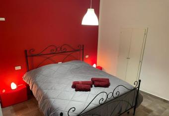 Appartamento il mandorlo nel centro di Volterra allows 18 year olds to book a room