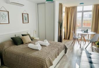 Aguila Apartment, Benalmadena allows 18 year olds to book a room