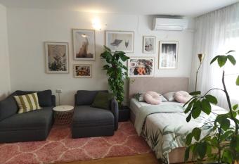 Novi Zagreb Dugave Studio apartman Tea allows 18 year olds to book a room