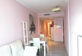 Apartamento la Reina has rooms with a private hot tub