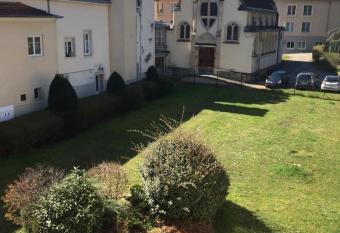 Bas ch  teau allows 18 year olds to book a room