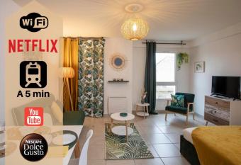 Studio Le Voltaire Sublime & Cosy proche Gare de S  te allows 18 year olds to book a room