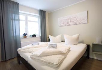 Schaake Hooksiel zum Wohlf  hlen has Balcony rooms