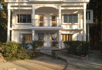 Hotel Sonali has Smoking/Balcony rooms