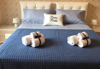 Prima Perla has Balcony rooms