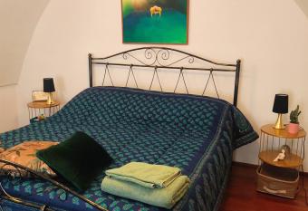 studio holidays flat allows 18 year olds to book a room