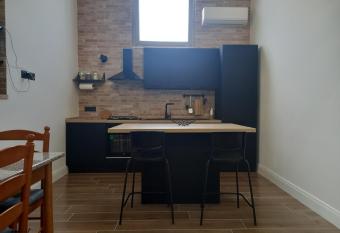 Come nelle Favole, camere e appartamenti allows 18 year olds to book a room