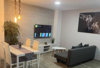 apartamento banferra allows 18 year olds to book a room