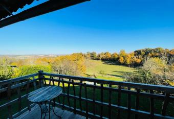 g  te ch  ne dor   has Balcony rooms