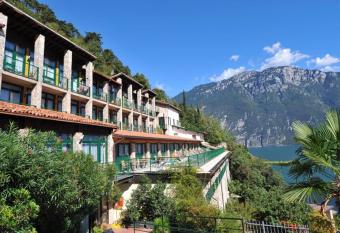 Centro Vacanze La Limonaia has Balcony rooms