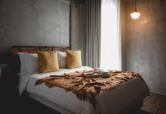 Hotel Mokozoyo allows 18 year olds to book a room