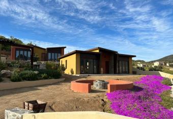 Casa Marr  n Valle de Guadalupe has Balcony rooms