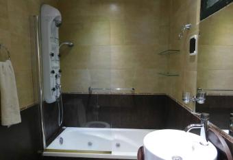 No me Olvides -Salta-somos mascoteros has rooms with a private hot tub