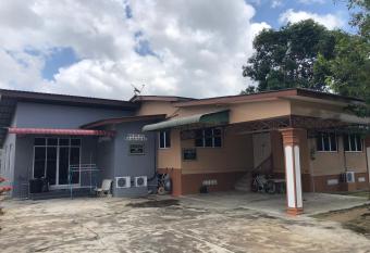 Complete 3-bedroom house with private bathrooms. has Balcony rooms