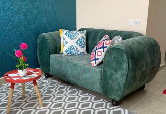 Elegant and cozy studio apartment in Nairobi Ruaka allows 18 year olds to book a room