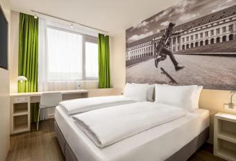 Super 8 by Wyndham Koblenz allows 18 year olds to book a room