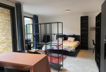 Studio near shopping K in K new bright and central has Balcony rooms