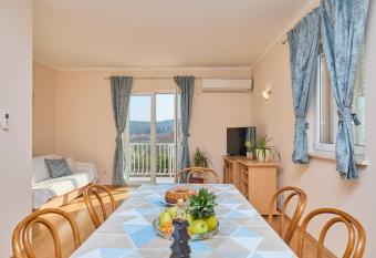 Apartment Marijana has Balcony rooms