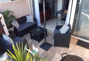 Pavillon 4/6 pers. 30 m   Gruissan Les Ayguades has Balcony rooms