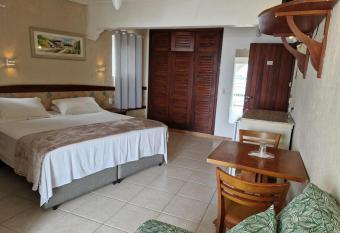 HOTEL DAIFA allows 18 year olds to book a room