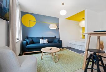 Modernes Wohnen in D  ren allows 18 year olds to book a room