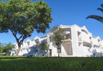 Hotel La Parra allows 18 year olds to book a room