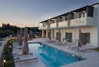 Sarah Luxury Rooms has Balcony rooms