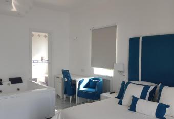 Hotel Bristol has Balcony rooms