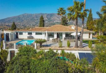 Amazing villa with panoramic views has Balcony rooms