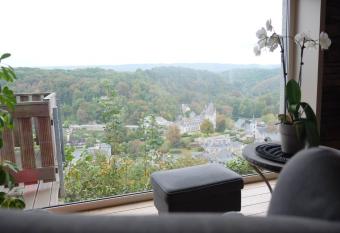 VILLA VUE has Balcony rooms