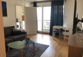 PARIS CAMBRONNE TOUR EIFFEL has Balcony rooms