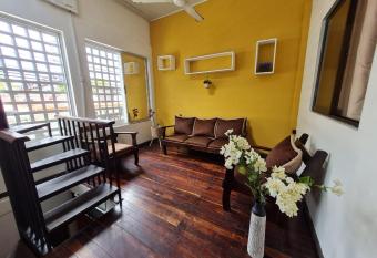 Apartamento Spiral, en el centro de Quepos. allows 18 year olds to book a room