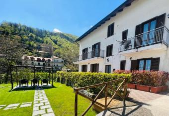 La Villa Carmelina has Balcony rooms