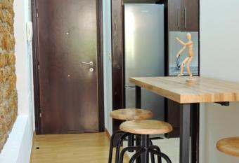 Casa Aurea-Apartamento zona antigua,parking y wifi by DeLabra Apartments allows 18 year olds to book a room