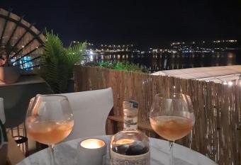 Billie s guest house allows 18 year olds to book a room