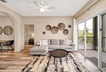 2BR Condo with shared Pool & Hot Tub, near Disney! has Balcony rooms