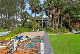 Palm Cove Retreat allows 18 year olds to book a room