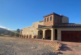 Chili Pepper Getaway has Balcony rooms