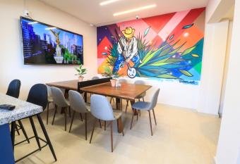 Colmena Monterrey has Balcony rooms